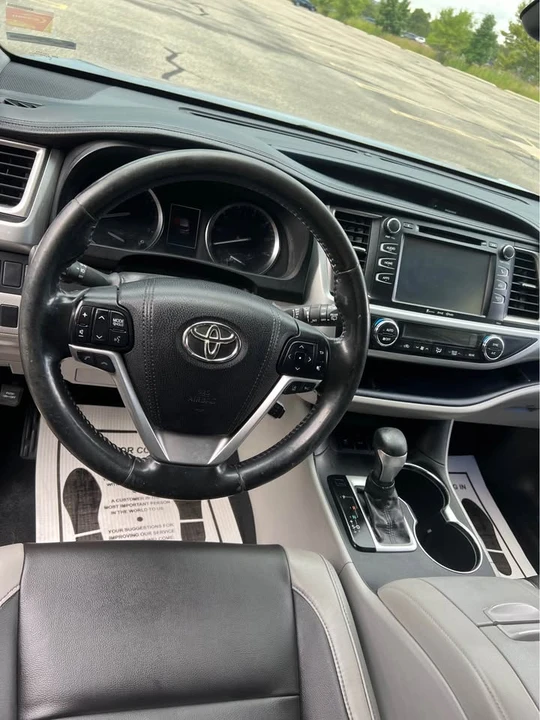 2017 Toyota Highlander - Image 17 of 19