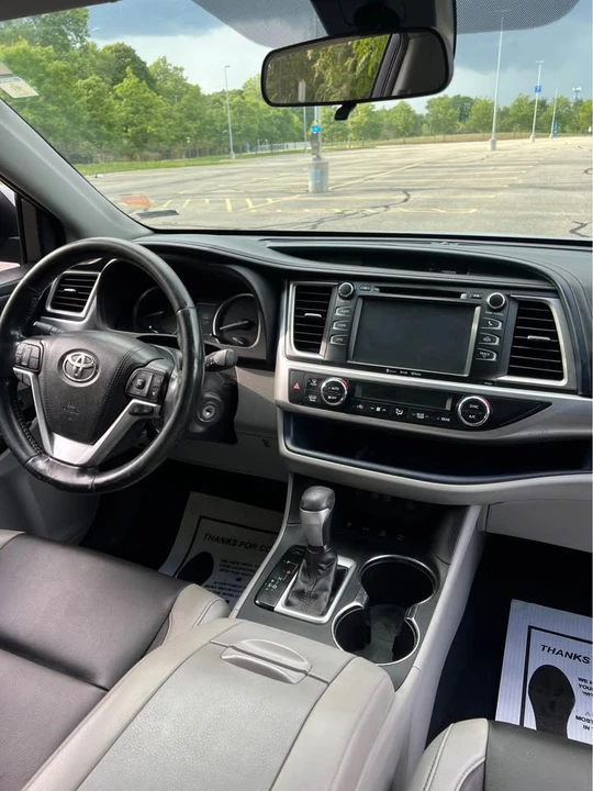 2017 Toyota Highlander - Image 10 of 19