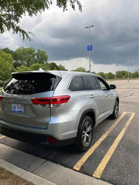 2017 Toyota Highlander - Image 7 of 19