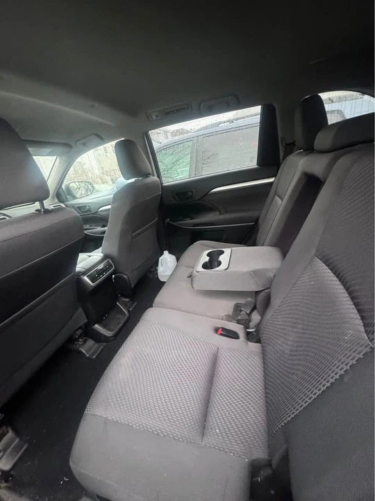 2017 Toyota Highlander - Image 7 of 8