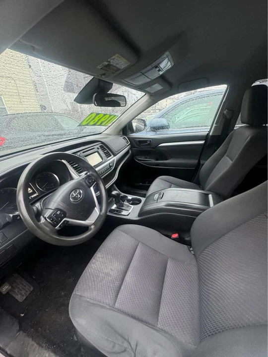2017 Toyota Highlander - Image 6 of 8