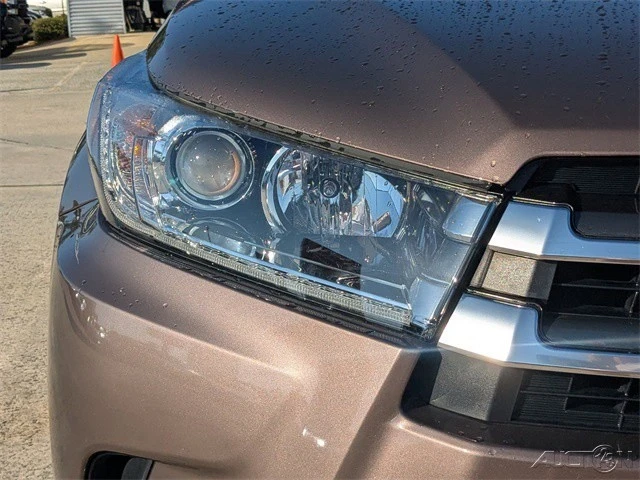 2017 Toyota Highlander - Image 11 of 21