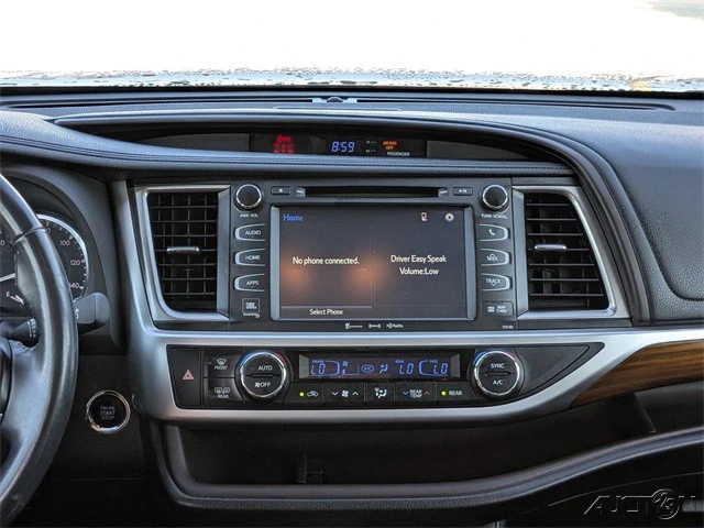 2017 Toyota Highlander - Image 18 of 21