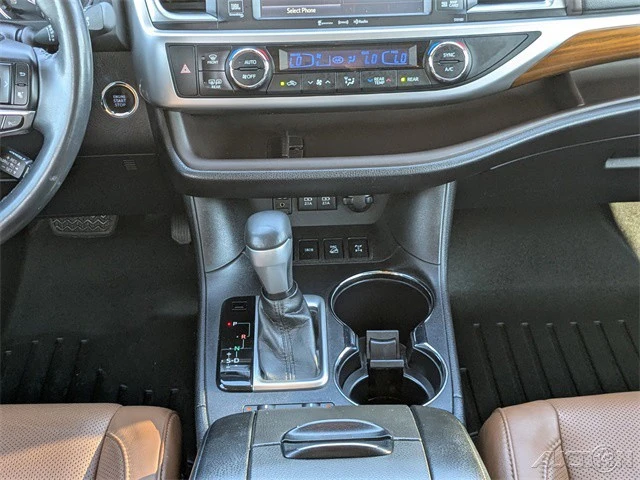 2017 Toyota Highlander - Image 19 of 21