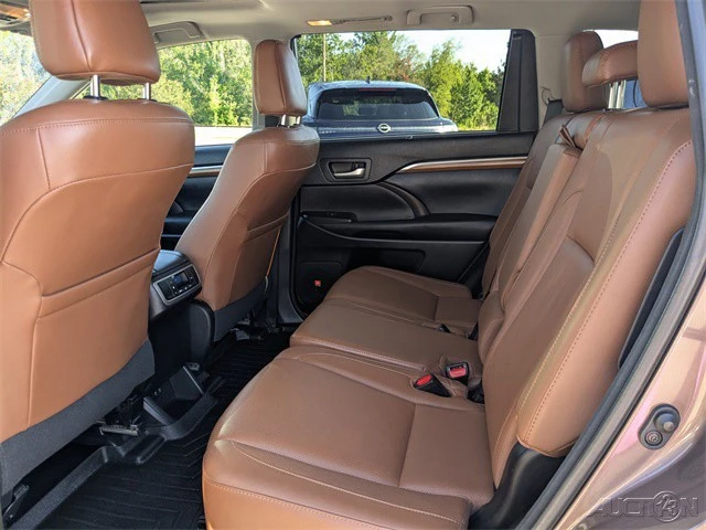 2017 Toyota Highlander - Image 14 of 21