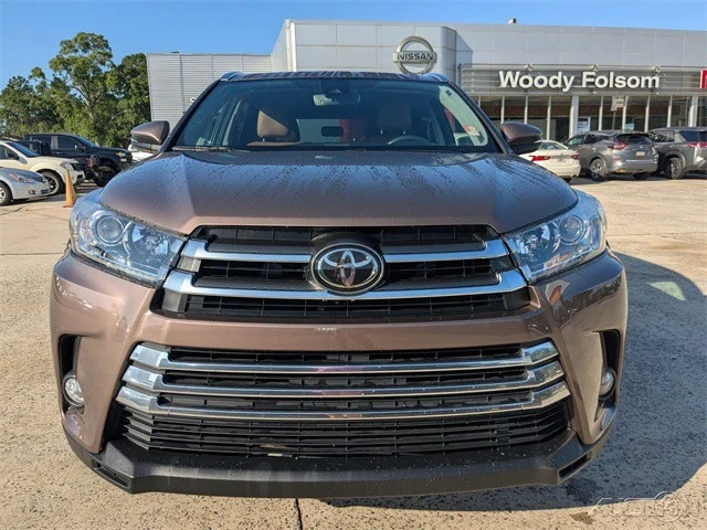 2017 Toyota Highlander - Image 10 of 21