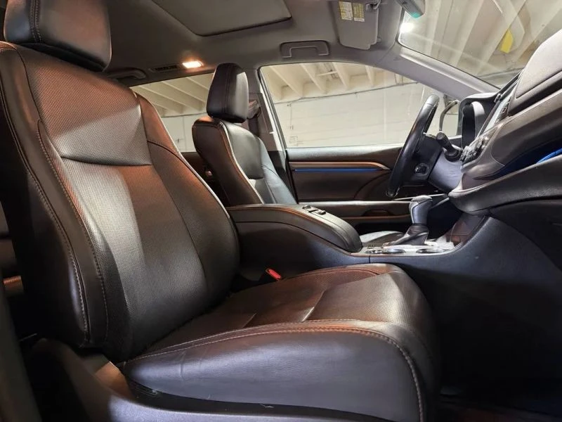2017 Toyota Highlander - Image 10 of 12