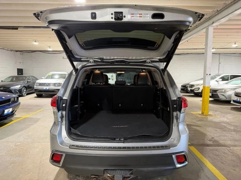 2017 Toyota Highlander - Image 7 of 12