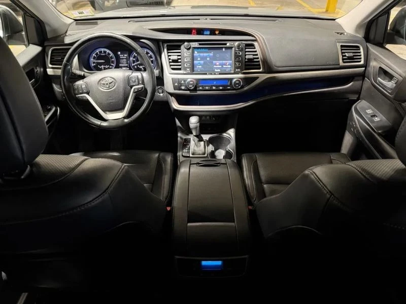 2017 Toyota Highlander - Image 8 of 12