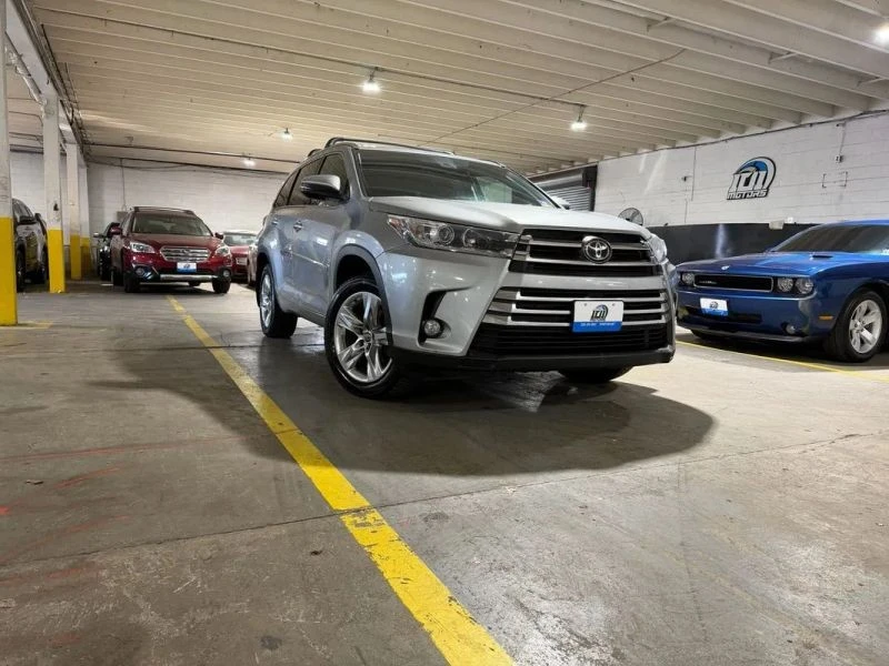 2017 Toyota Highlander - Image 6 of 12