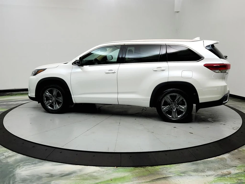 2017 Toyota Highlander - Image 8 of 21