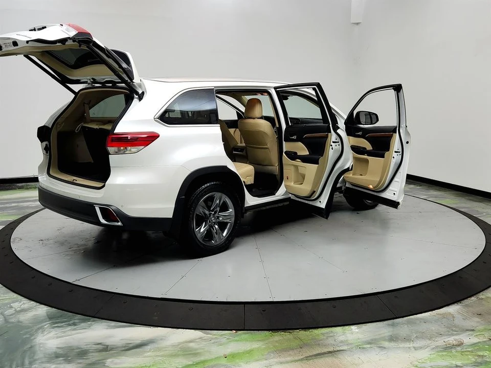2017 Toyota Highlander - Image 11 of 21