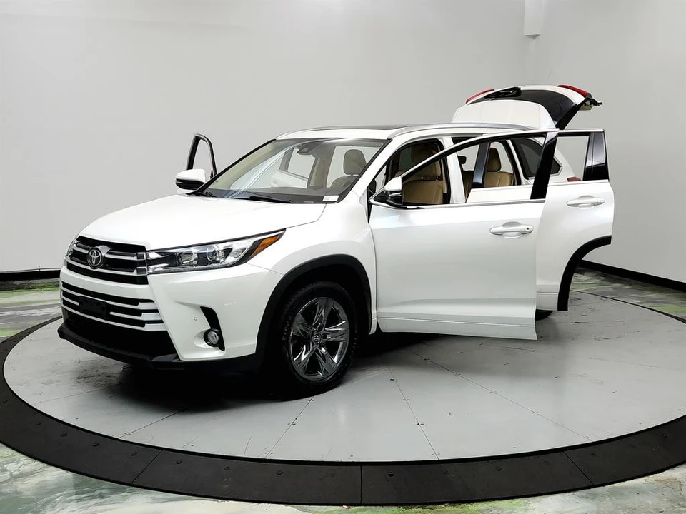 2017 Toyota Highlander - Image 9 of 21