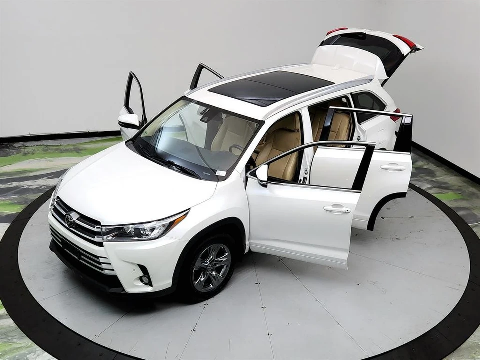 2017 Toyota Highlander - Image 17 of 31