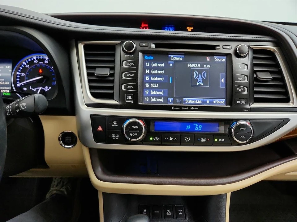 2017 Toyota Highlander - Image 28 of 31
