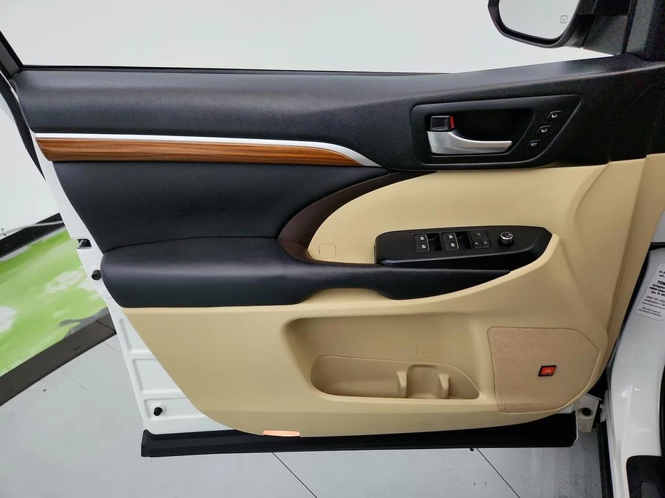 2017 Toyota Highlander - Image 30 of 31