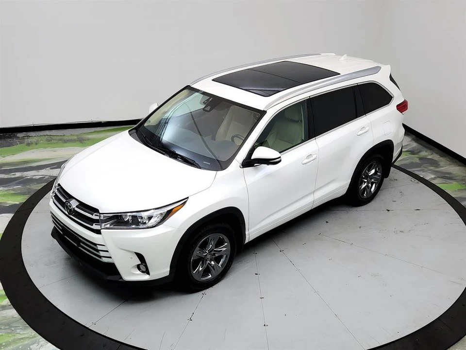 2017 Toyota Highlander - Image 13 of 31