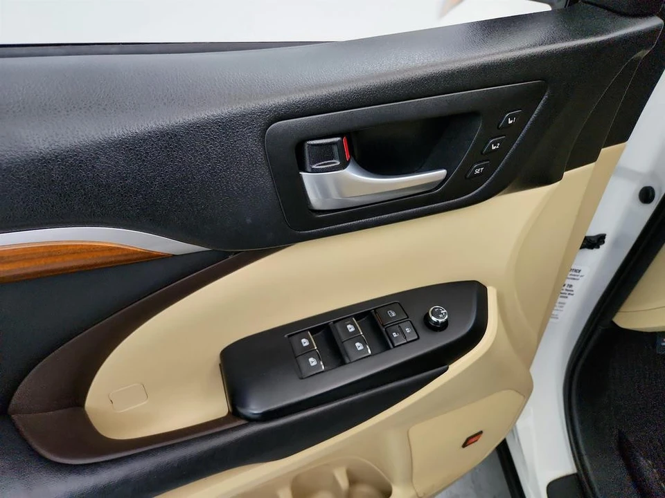 2017 Toyota Highlander - Image 29 of 31