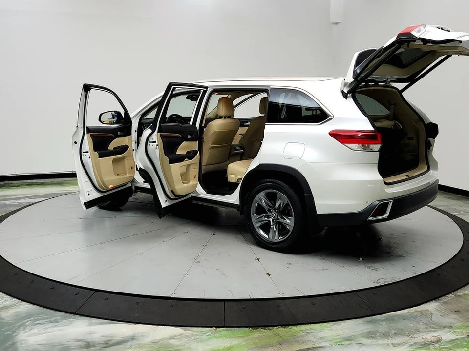 2017 Toyota Highlander - Image 12 of 31