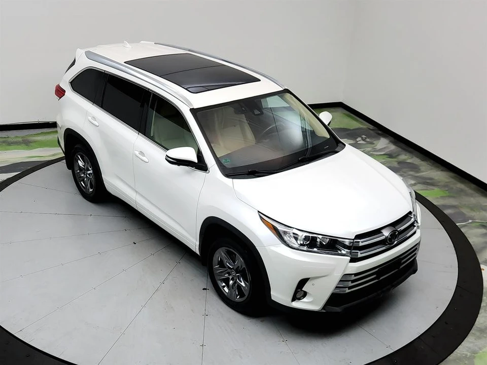 2017 Toyota Highlander - Image 14 of 21