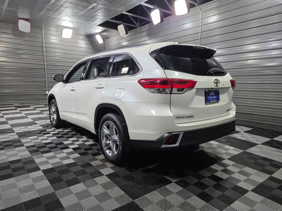 2017 Toyota Highlander - Image 8 of 12