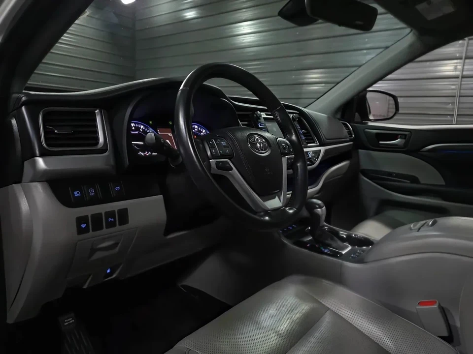 2017 Toyota Highlander - Image 11 of 12