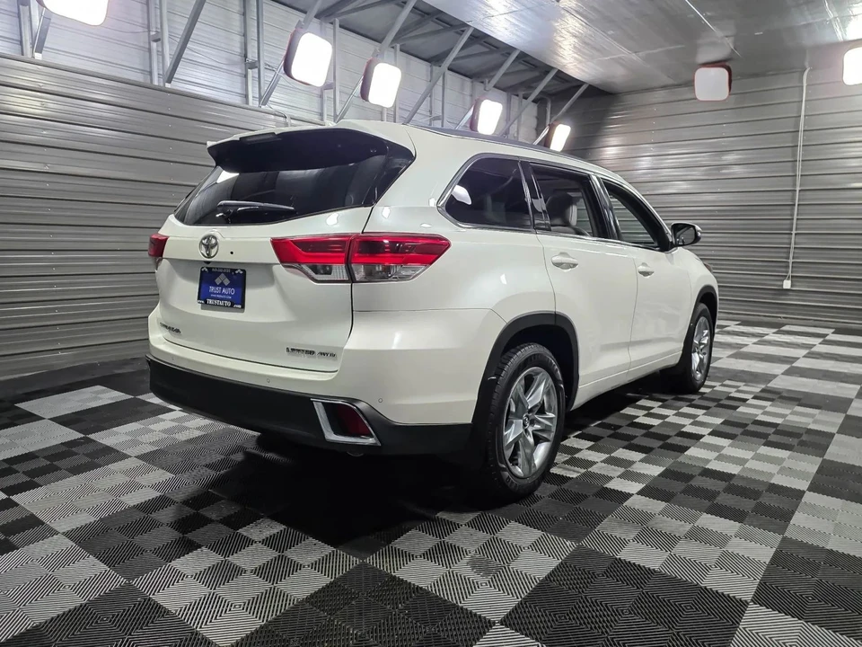 2017 Toyota Highlander - Image 6 of 12