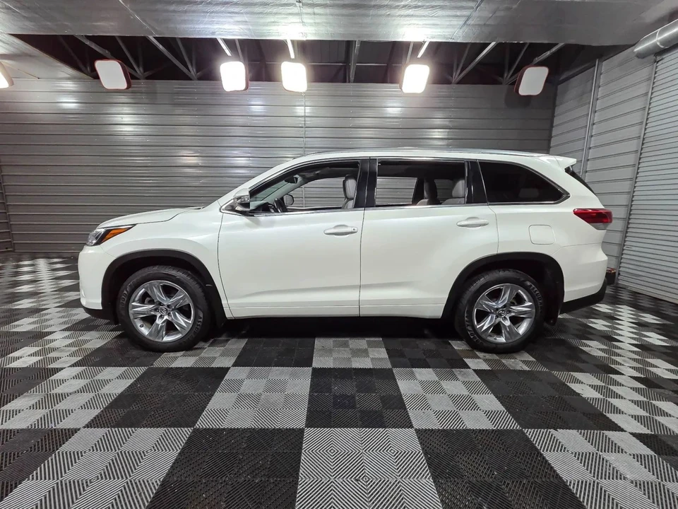 2017 Toyota Highlander - Image 9 of 12
