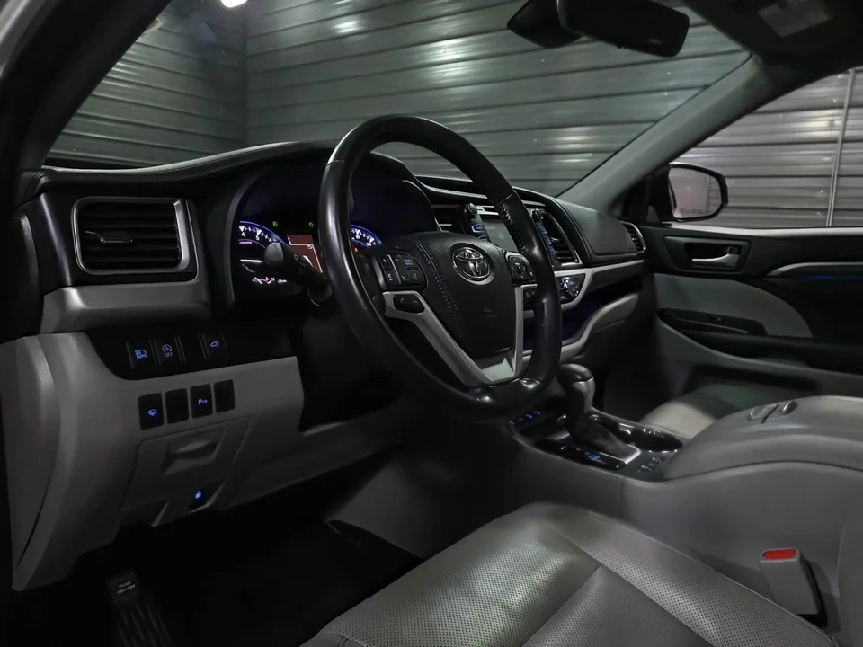2017 Toyota Highlander - Image 11 of 12