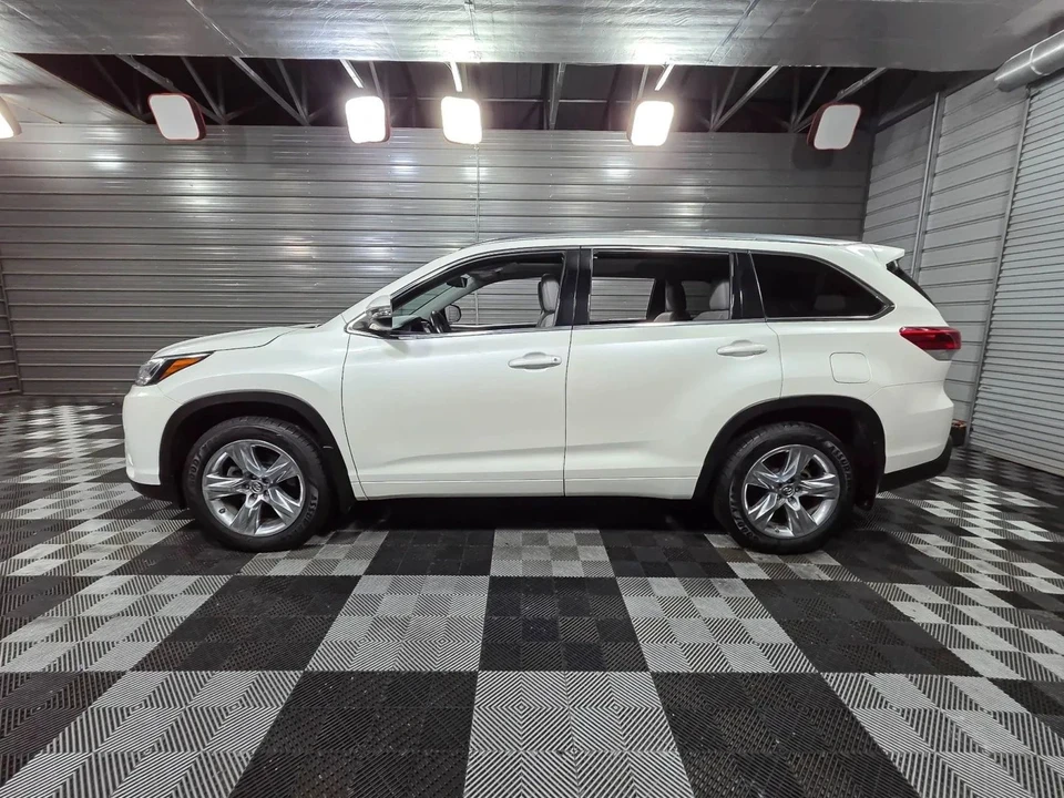 2017 Toyota Highlander - Image 9 of 12