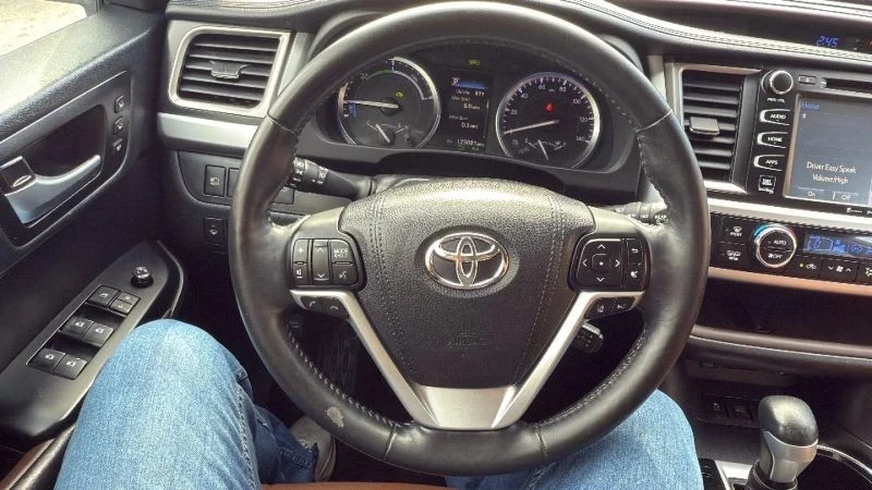 2017 Toyota Highlander - Image 10 of 12