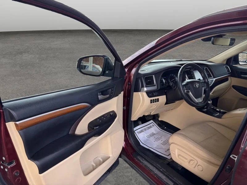 2017 Toyota Highlander - Image 9 of 12