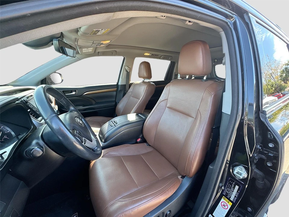 2017 Toyota Highlander - Image 9 of 14