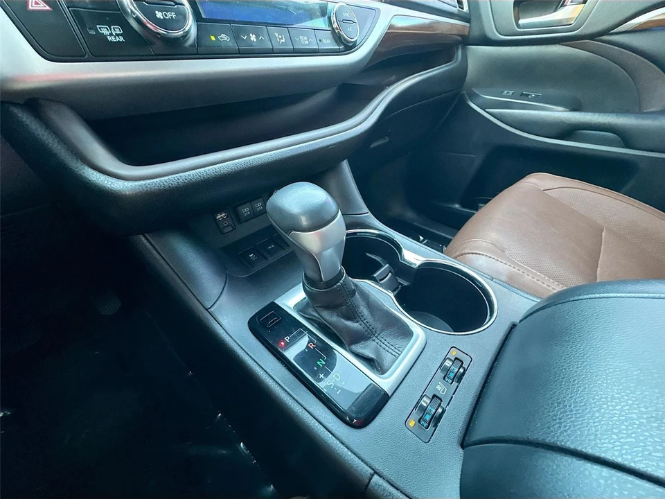 2017 Toyota Highlander - Image 17 of 21