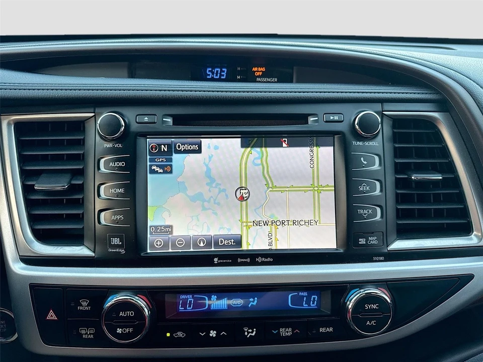 2017 Toyota Highlander - Image 13 of 21