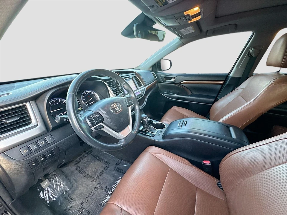 2017 Toyota Highlander - Image 9 of 21