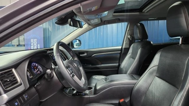 2017 Toyota Highlander - Image 7 of 12