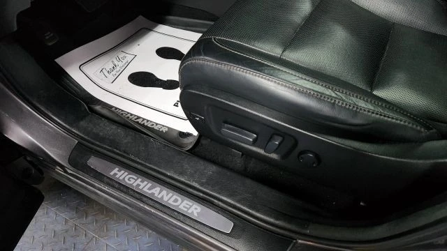 2017 Toyota Highlander - Image 11 of 12