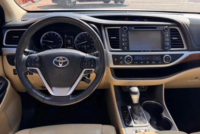 2017 Toyota Highlander - Image 10 of 16