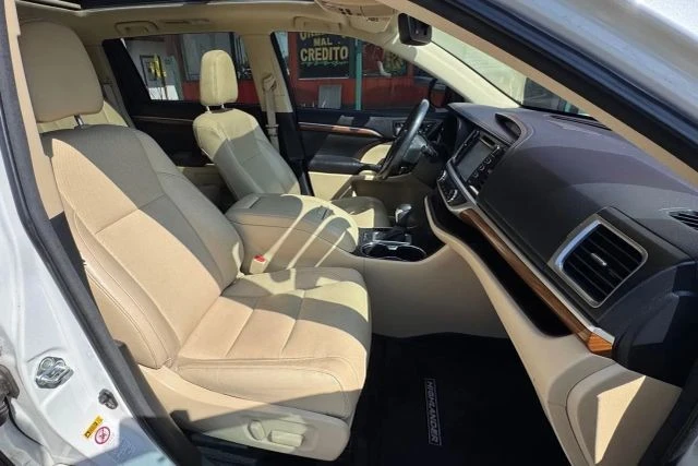 2017 Toyota Highlander - Image 16 of 16