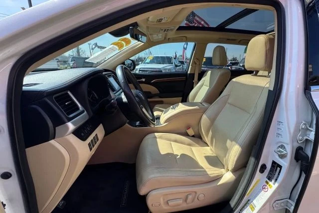 2017 Toyota Highlander - Image 11 of 16