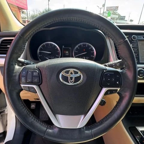 2017 Toyota Highlander - Image 12 of 16