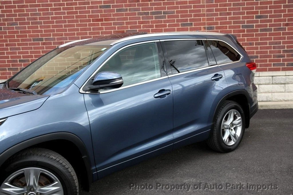 2017 Toyota Highlander - Image 6 of 12