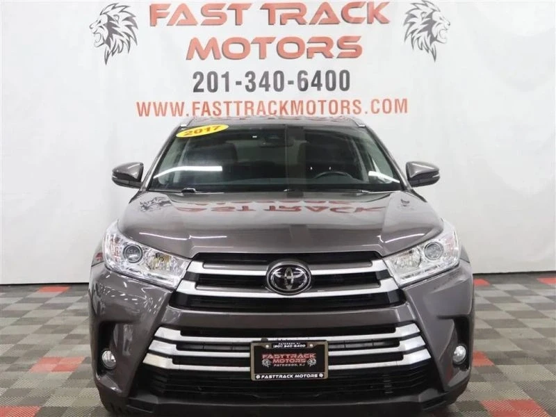 2017 Toyota Highlander - Image 2 of 12