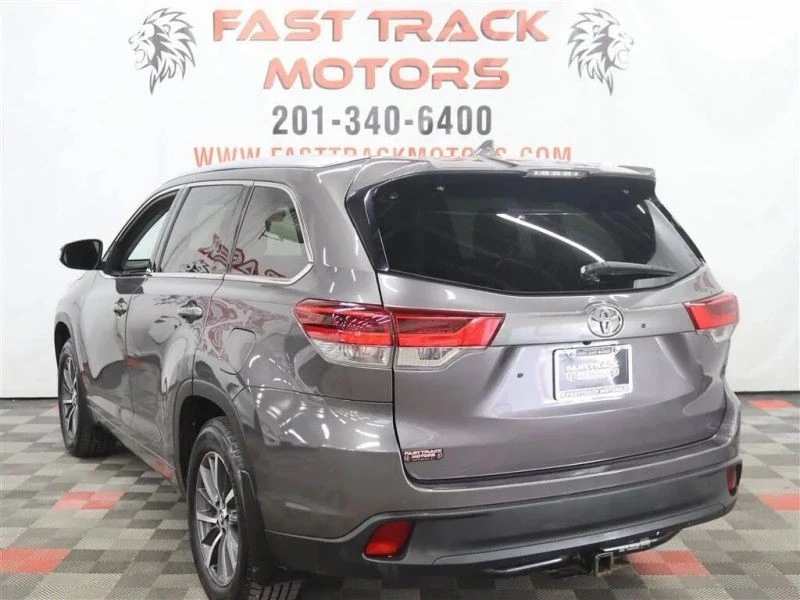 2017 Toyota Highlander - Image 4 of 12