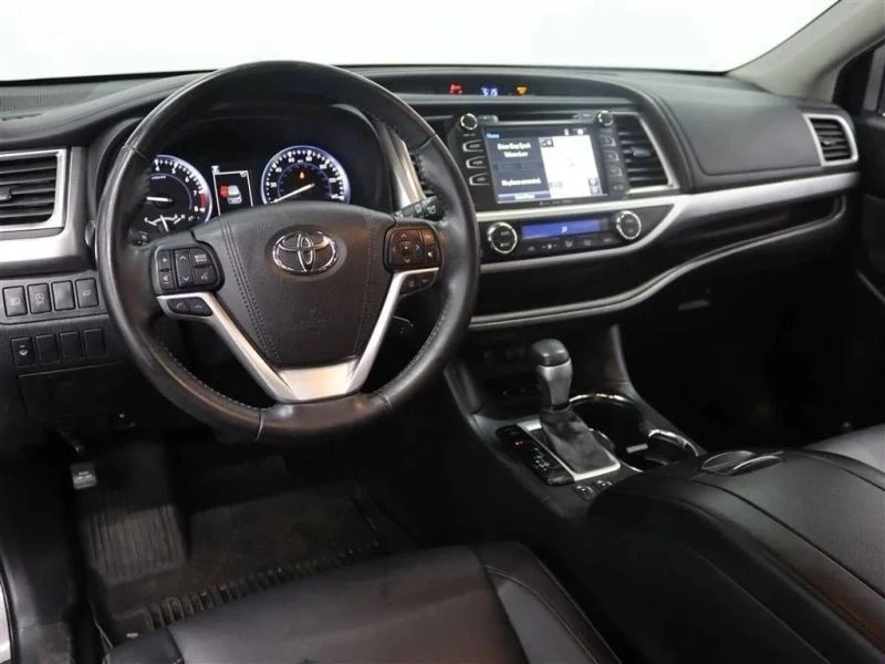 2017 Toyota Highlander - Image 8 of 12