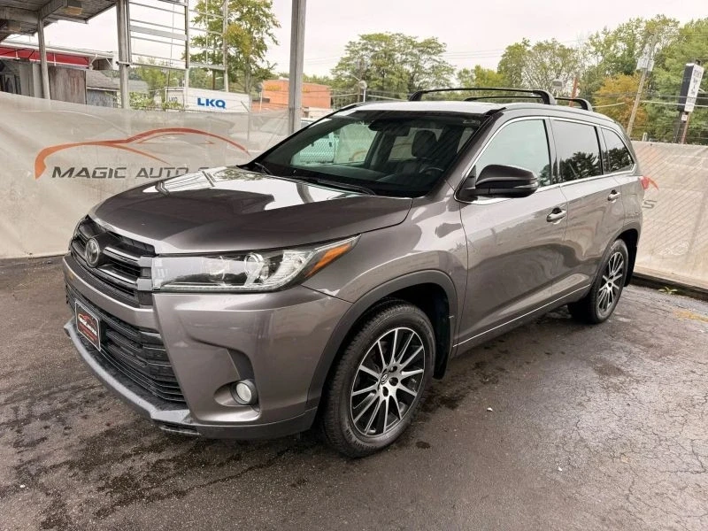 2017 Toyota Highlander - Image 8 of 12