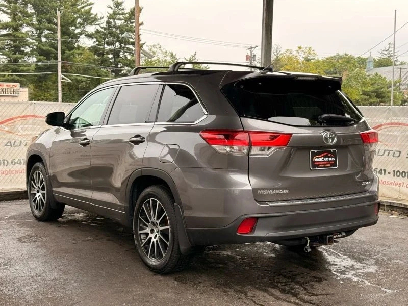2017 Toyota Highlander - Image 11 of 12
