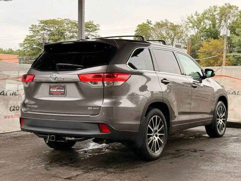 2017 Toyota Highlander - Image 9 of 12