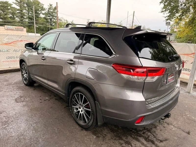 2017 Toyota Highlander - Image 12 of 12